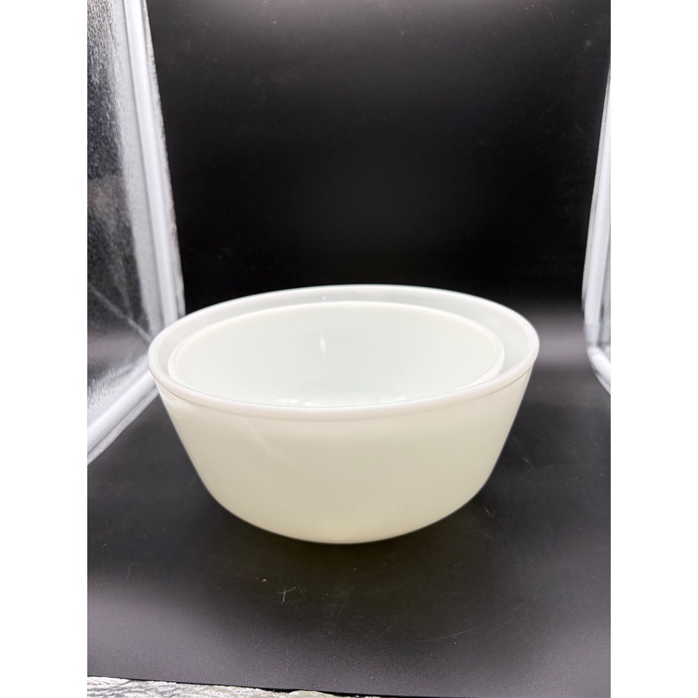 Vintage Anchor Hocking Fire King White Milk Glass Mixing Bowls‎